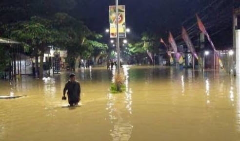 Terjangan Banjir dan Longsor Hantam Trenggalek, Warga Terpaksa Mengungsi