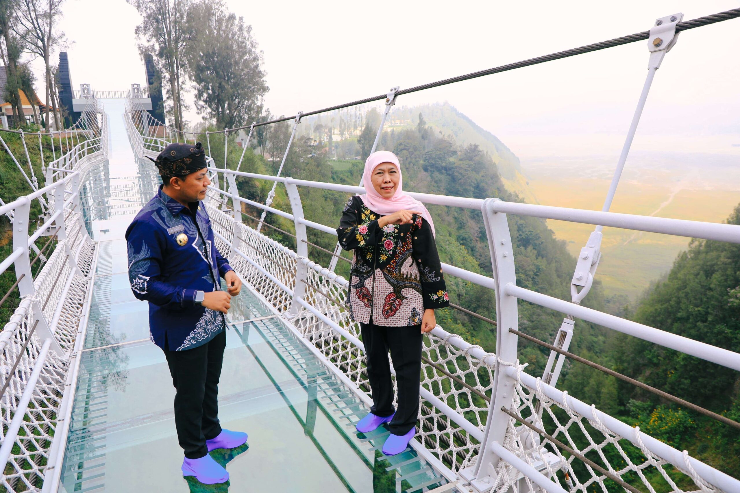 Sensasi Baru di Bromo: Jembatan Kaca Seruni Point Pesona Wisata Terbaru