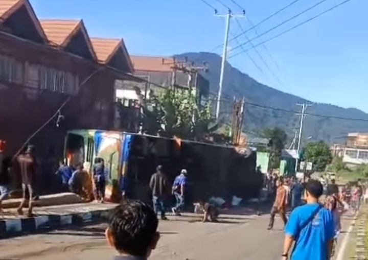 Tragedi Mencekam! Bus ALS Terlibat Kecelakaan Maut di Padang, 12 Orang Tewas