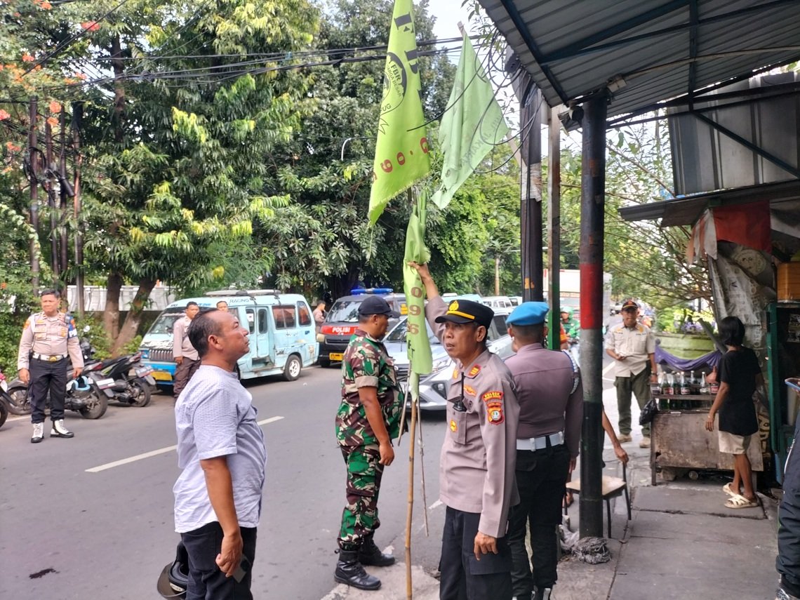 Bendera Bermasalah, Kapolres Jakpus Tegur Kelompok yang Kuasai Ruang Publik