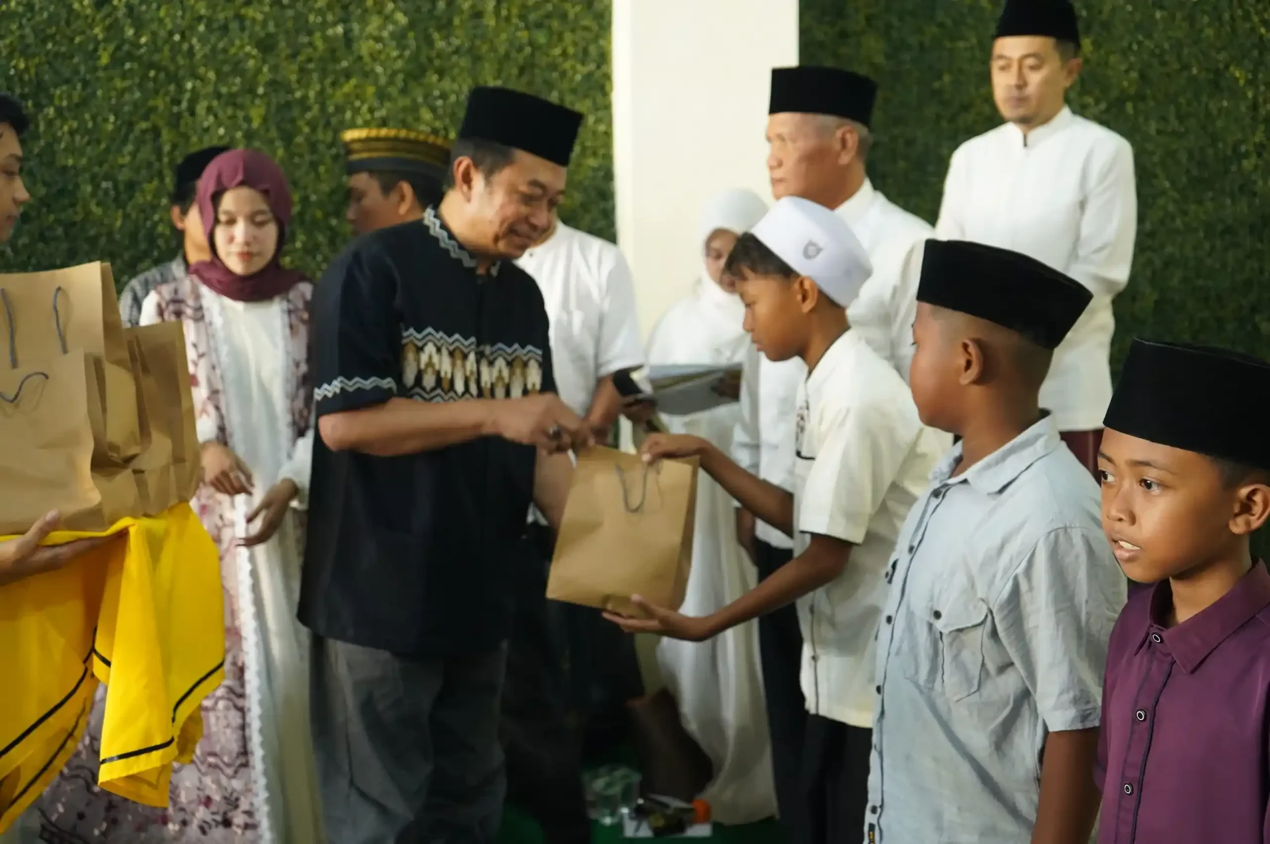 Bupati Bondowoso Terkejut! Golkar Bagi-bagi Daging Kurban, Ada Apa?