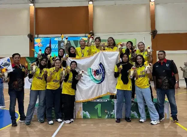 UIBU Cetak Sejarah! Rektor Terharu Saksikan Tim Voli Putri Sabet Emas di Pomprov Jatim III