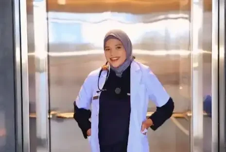 Dokter Muda Ini Buktikan: Otak Cemerlang + Bisnis Lancar? Bisa Banget!