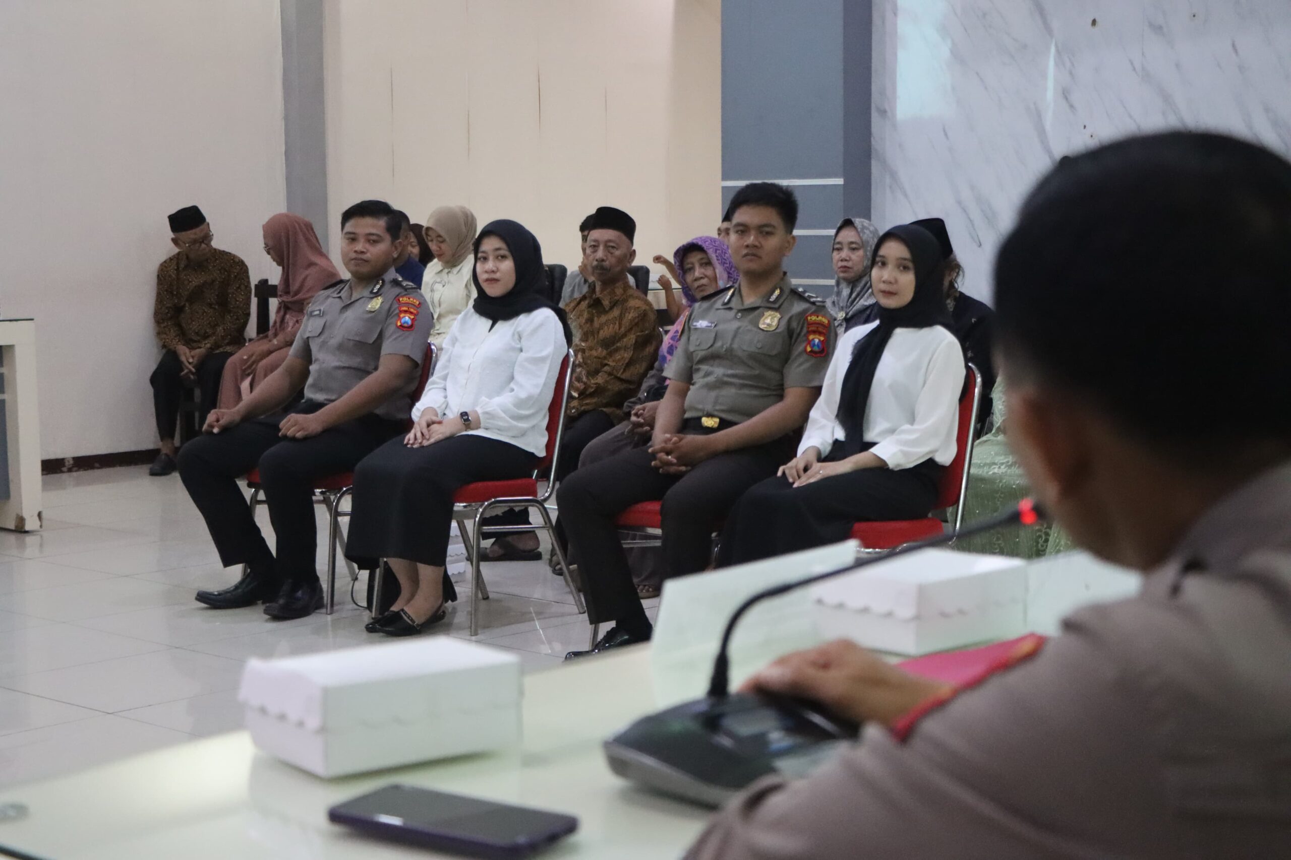 Pernikahan Polisi Trenggalek: Kisah Dua Anggota Siap Lepas Masa Lajang