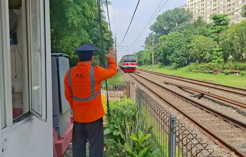 Loker Jakarta: PT KSI Cari Penjaga Lintasan Kereta, Lulusan SMA/SMK Merapat!