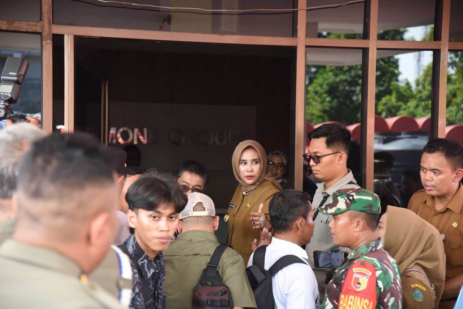 Wabup Sidoarjo Turun Tangan, 21 Ijazah Karyawan Ditahan