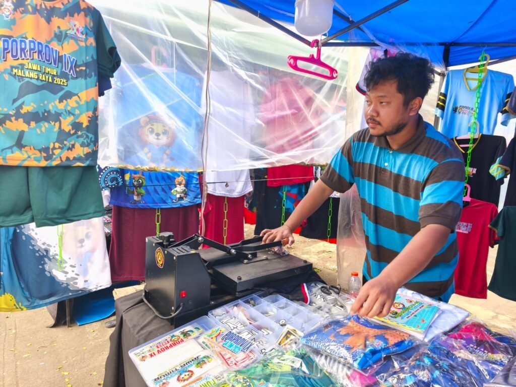 Merchandise Porprov Sepi di [Nama Tempat]? [Nama Tokoh] Cuma Bisa Geleng-geleng!