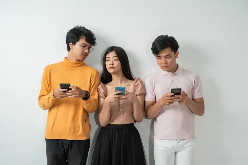 Viral! Ternyata RI Menjadi Negara No 1 Anak Kecanduan Bermain Sosmed, Komdigi bakal Batasi!