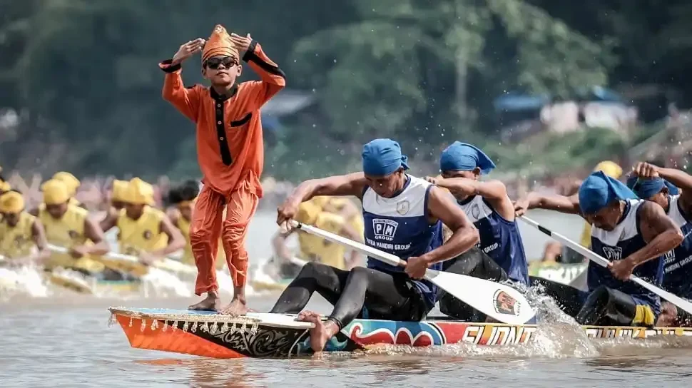 Viral! Aura Farming Pacu Jalur di Riau Jadi Tren di Kalangan Netizen
