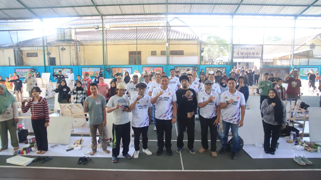Ratusan Seniman dari Berbagai Kota Adu Kreativitas Melukis di HUT Bhayangkara Mapolres Malang