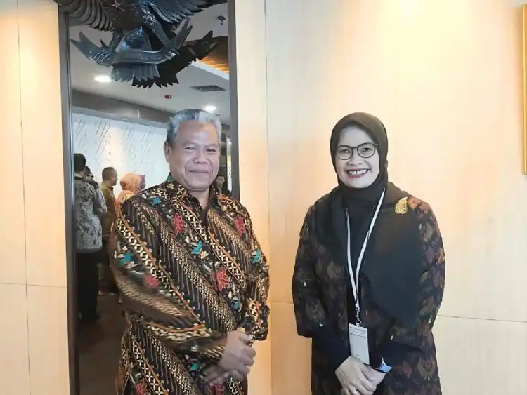 Rektor Unikama, Dr. Sudi Dul Aji, M.Si berpose bersama Direktur Strategi dan Sistem Pembelajaran Transformatif Ditjen Saintek Kemdiktisaintek, Prof. dr. Ardi Findyartini, Ph.D.