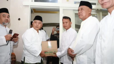 Di Masjid Al-Anwar Pakis, Bupati Sanusi Ungkap Rencana Pendidikan Gratis dan Pembangunan Institusi Kelas Dunia