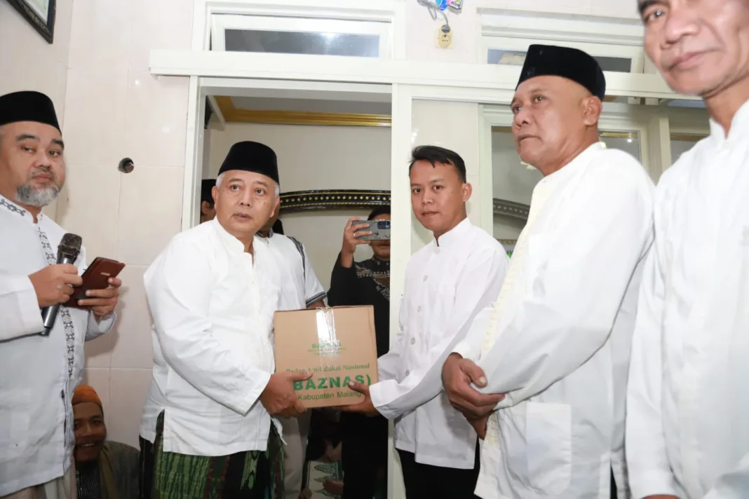 Di Masjid Al-Anwar Pakis, Bupati Sanusi Ungkap Rencana Pendidikan Gratis dan Pembangunan Institusi Kelas Dunia