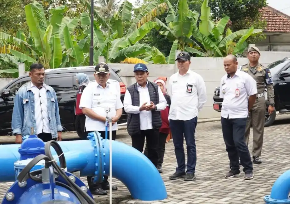 Blusukan di Sumbermanjing Wetan, Bupati Sanusi Resmikan Stokis Pangan hingga Tinjau Peternakan Domba