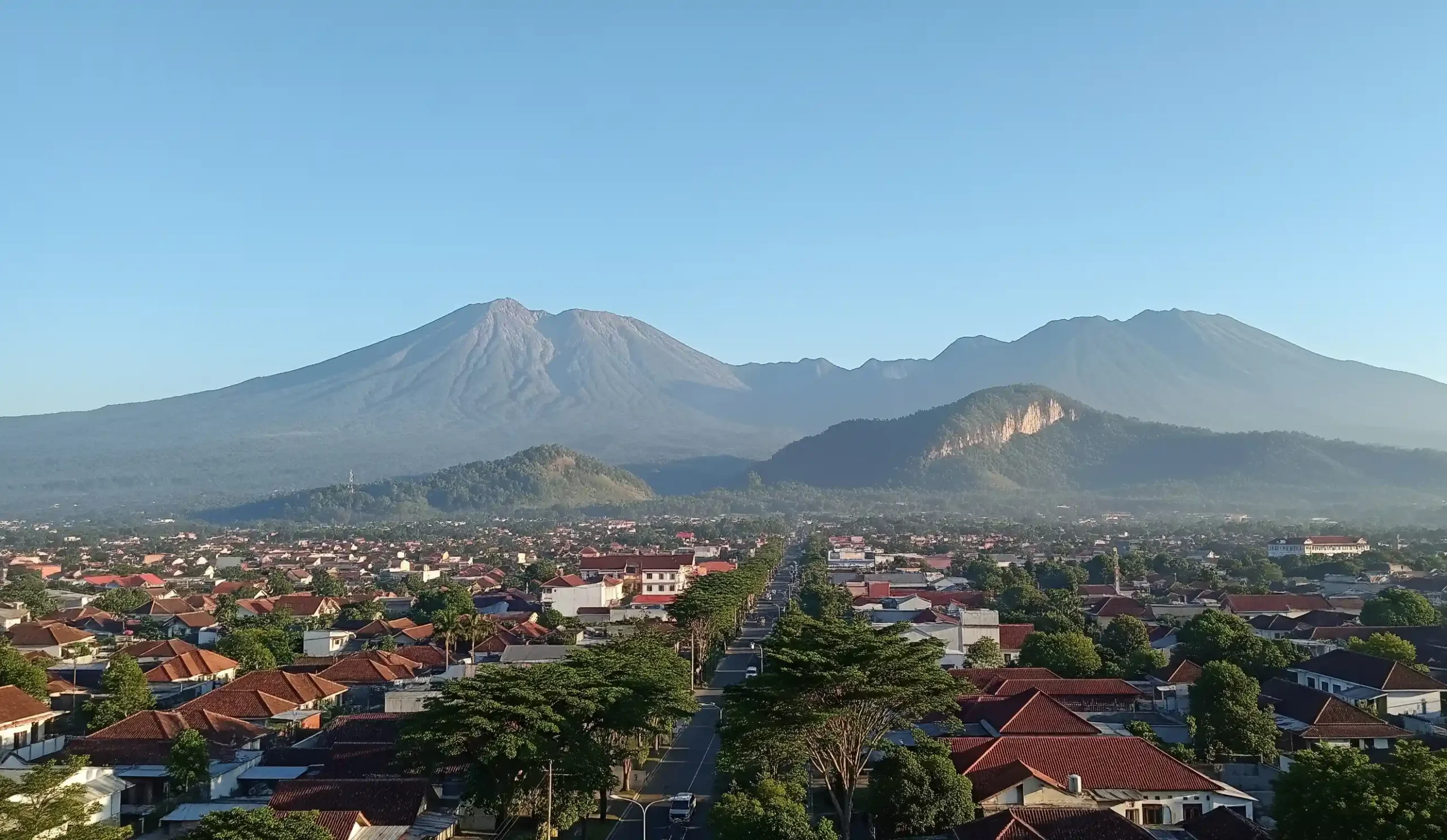 Info Prakiraan Cuaca di Kota Malang Hari Ini 10 Oktober 2025, Suhu Udara Sedikit Panas