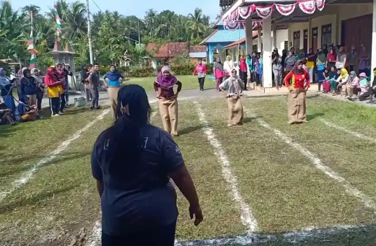 Dijamin Pecah! Ini 15 Ide Lomba 17 Agustus untuk Emak-Emak yang Kreatif, Kocak, dan Bikin Sekampung Ngakak