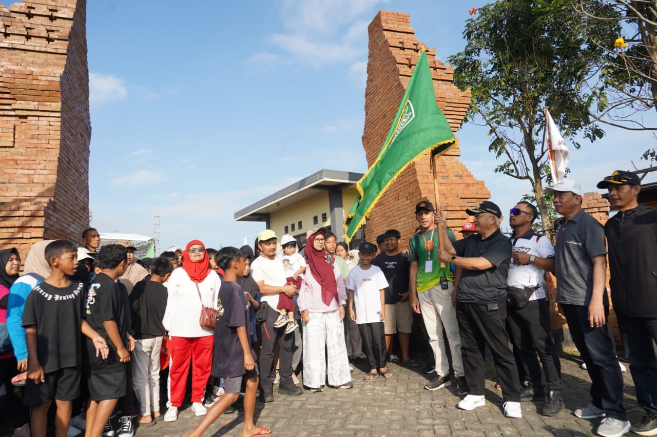 Semarak Tahun Baru Islam dan HUT RI ke 80, Bupati Malang Membuka ‘Uklam Tahes’ dan Ingatkan 4 Kunci Hidup Sehat di Kedok Ombo Singosari