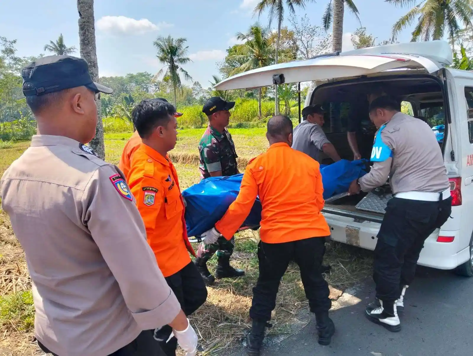 Geger! Jasad Pria Bertato Ditemukan Mengambang di Sungai Brantas Pagelaran Kabupaten Malang dengan Luka di Kepala