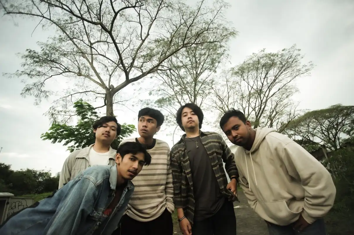 Rayakan Perasaan Campur Aduk, Band Indie Pop Pawsicles Rilis Debut EP “Everything In Between”