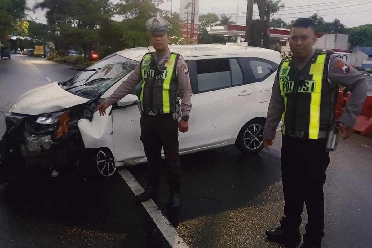 Kecelakaan di Arjosari Malang, Sopir Taksi Online Panik dan Kabur usai Bagian Depan Mobil Ringsek