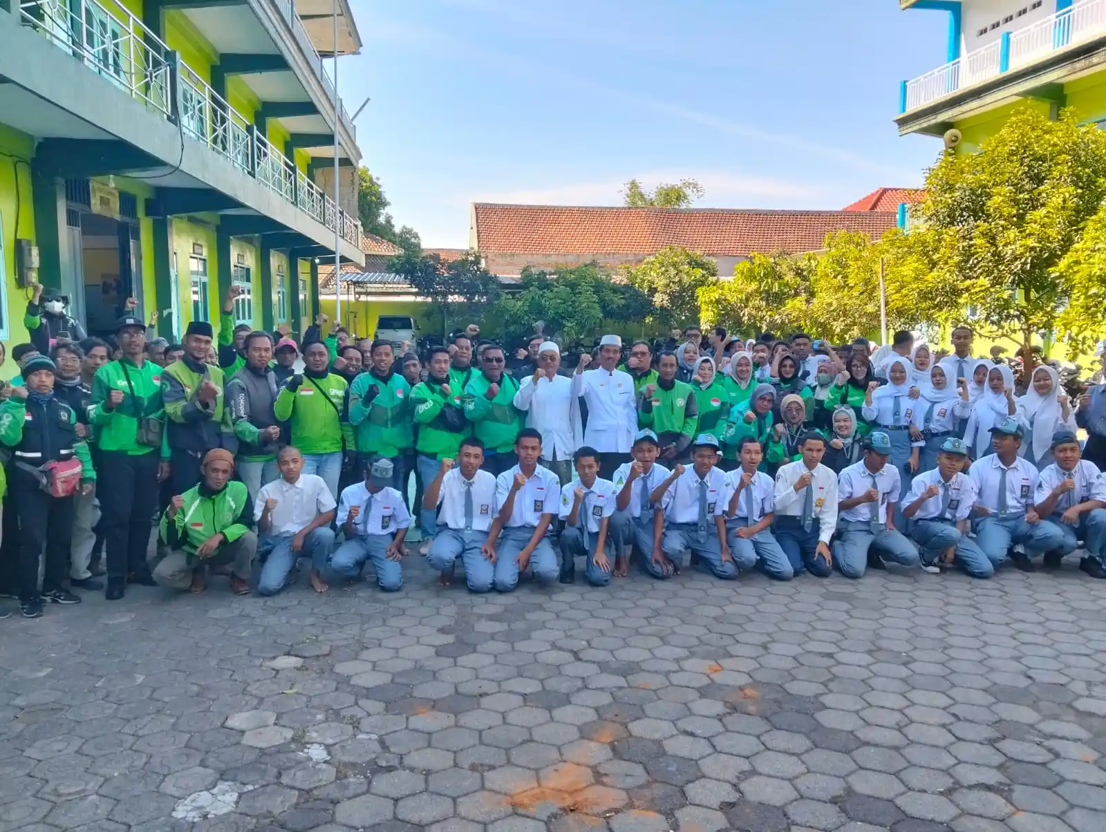 Dari Doa hingga Beasiswa: Solidaritas SMK Mahardika untuk Affan Kurniawan, Driver Ojol Korban Demo Anarkis
