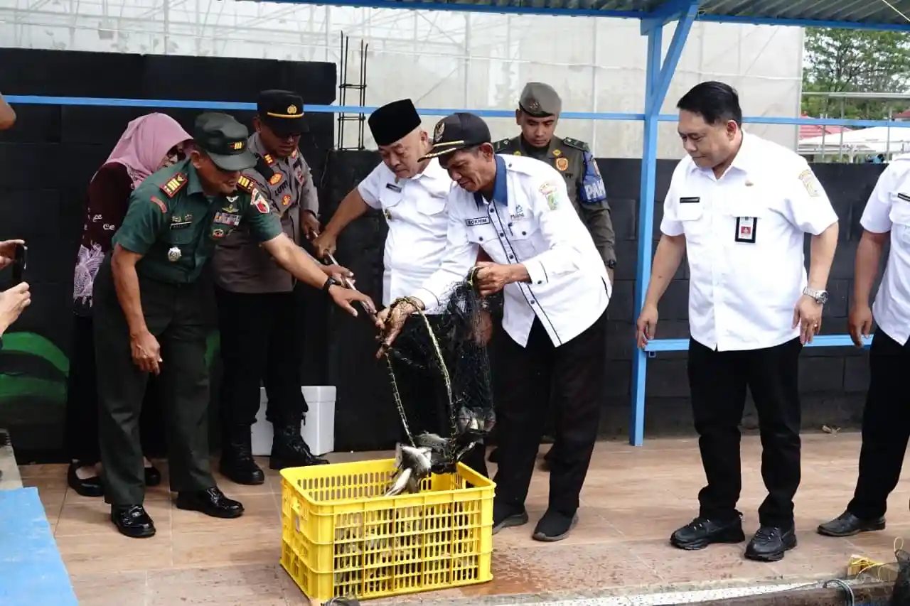 Berkat Bantuan Dinas, Petani Lawang Panen 2,3 Ton Nila dan Dapat Apresiasi Bupati Malang