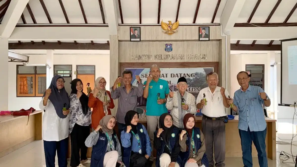 Edukasi Pertanian Ramah Lingkungan, Mahasiswa KKN-T Alma Ata Kenalkan Pestisida Nabati di Kraton Tegal