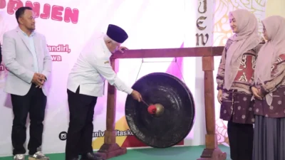 Di Depan 700 Mahasiswa Baru Universitas Kepanjen, Bupati Malang Ajak Jadi Agen Perubahan dan Kuasai Teknologi