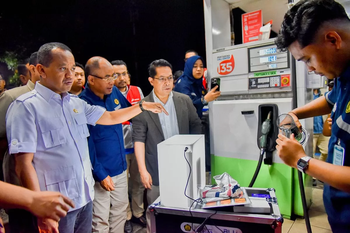 Sidak BBM di Malang, Menteri ESDM Bahlil: “Sesuai Standar, Pemeriksaan Diperluas ke Jatim”