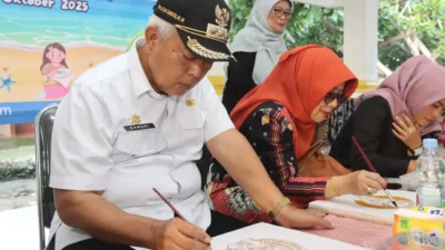 Peringati Hari Batik Nasional di Pantai Balekambang, Bupati Sanusi Ajak Pengrajin Sinergikan Batik Garudeya dengan Pariwisata