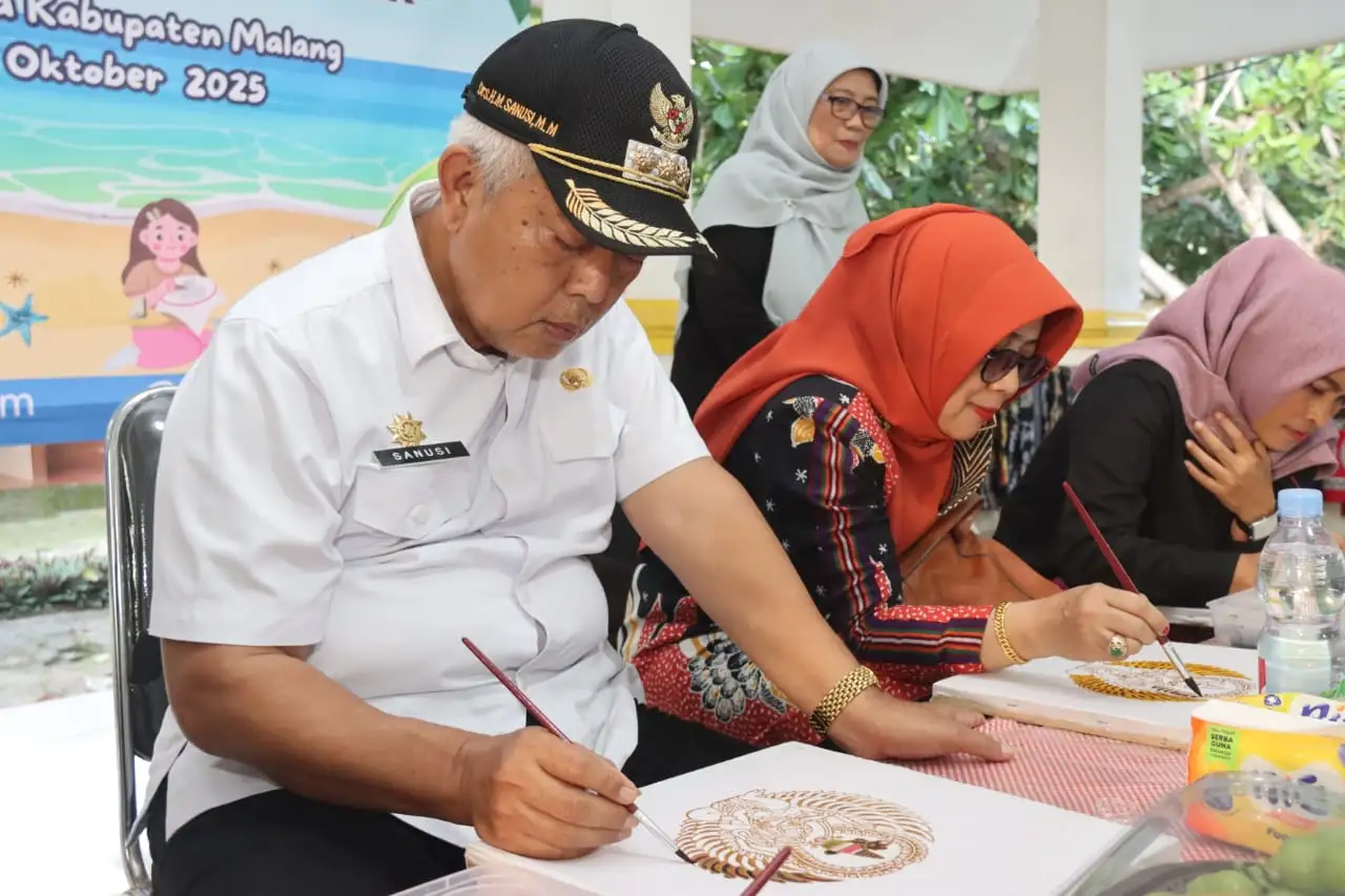 Peringati Hari Batik Nasional di Pantai Balekambang, Bupati Sanusi Ajak Pengrajin Sinergikan Batik Garudeya dengan Pariwisata
