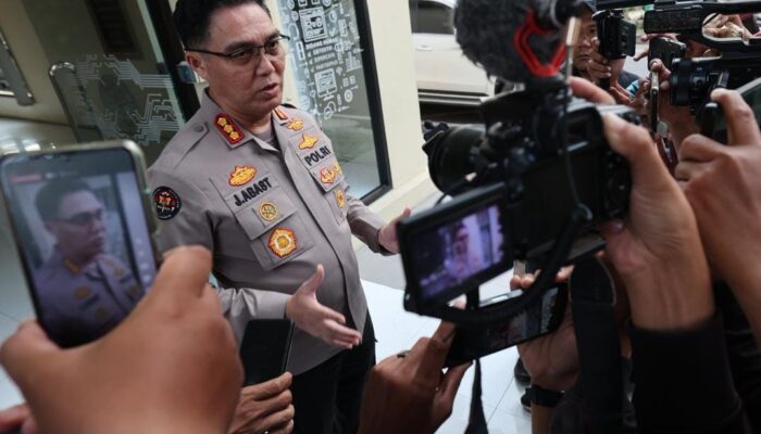 Warga Winongan Geruduk Polres Pasuruan, Desak Polisi Bebaskan 2 Tersangka Pembongkaran Makam