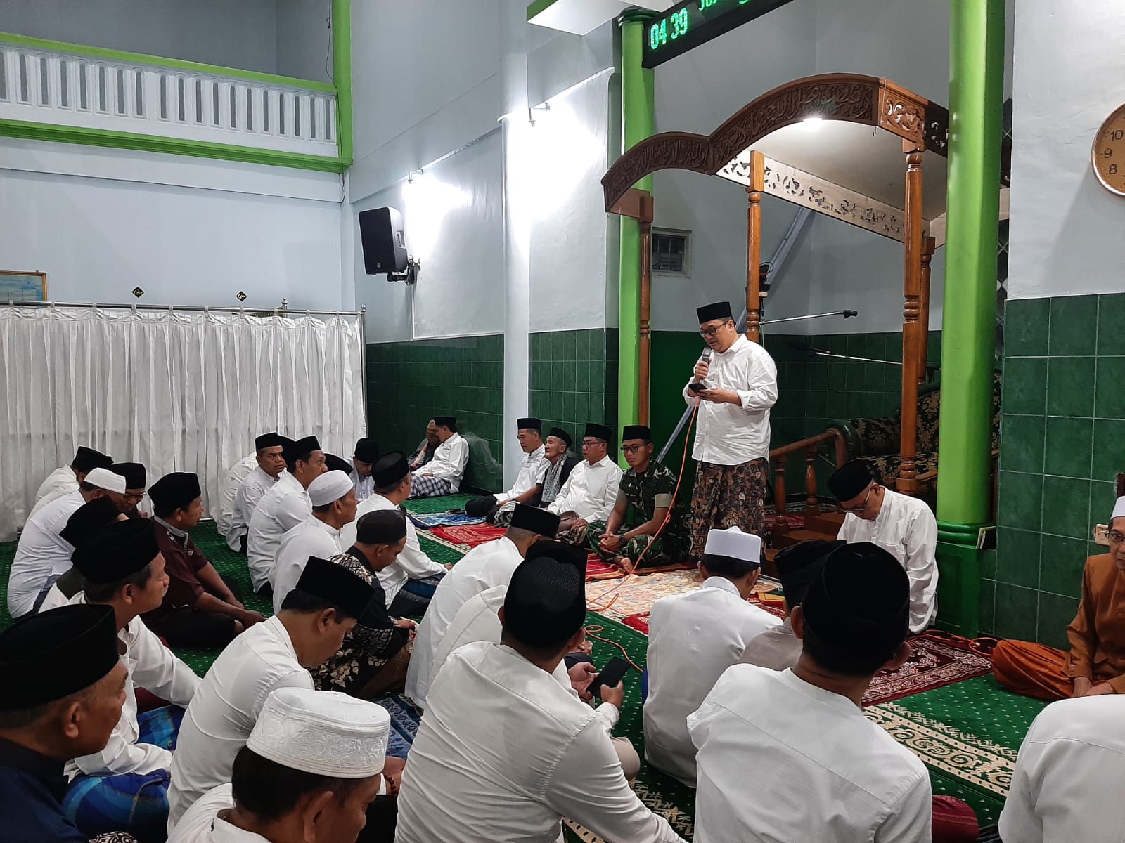 Sekda Malang Pimpin Subuh Keliling di Masjid Jami’ Al Hussain, Salurkan Bantuan dan Tekankan Penguatan SDM