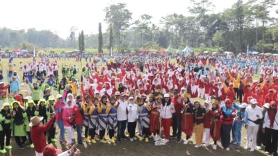Wakil Bupati Malang Ikut Senam Lansia Tribulanan Yayasan Gerontologi Abiyoso di Stadion Suropati, Kecamatan Wajak