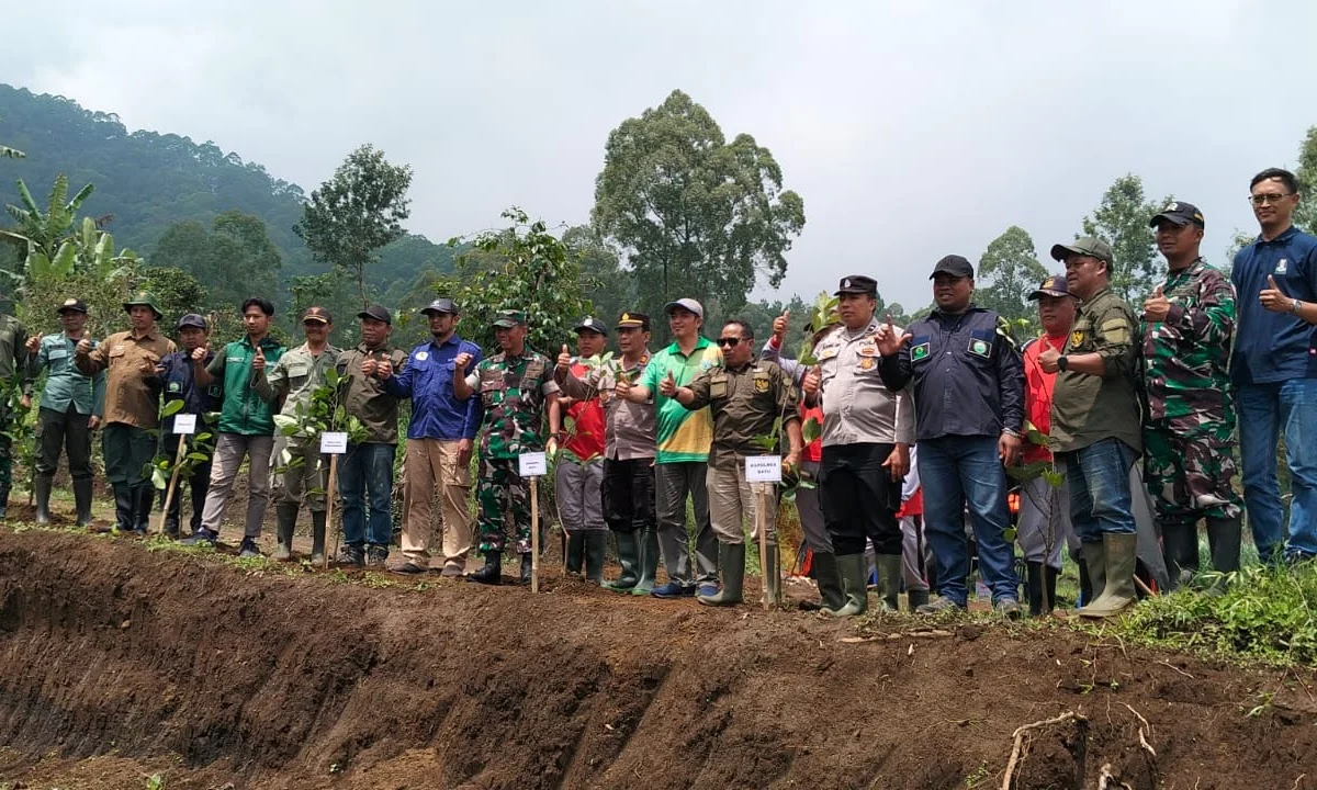 Aksi Hijau PPA-BIRR: Kolaborasi Tanam Pohon Produktif di Pintu Pendakian Gunung Panderman untuk Hari Pohon Sedunia 2025