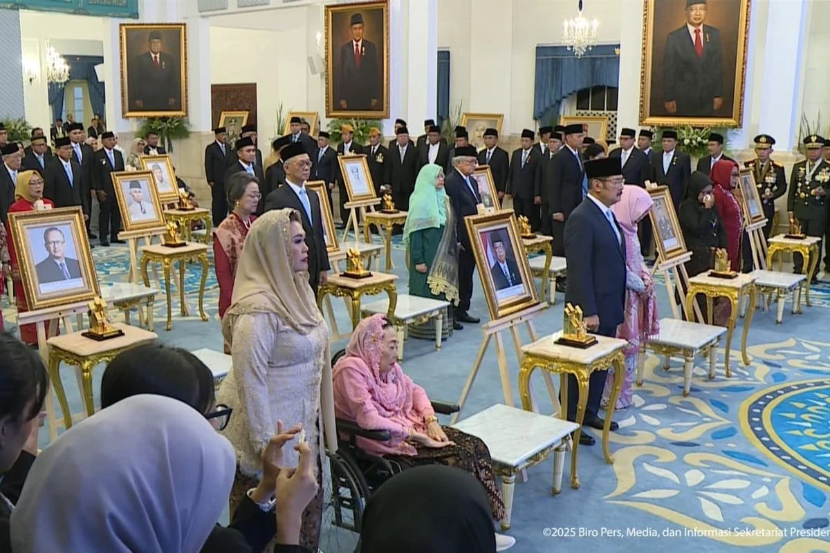 Presiden Prabowo Nobatkan 10 Tokoh Legendaris sebagai Pahlawan Nasional: Termasuk Gus Dur dan Soeharto, Ini Daftar Lengkapnya