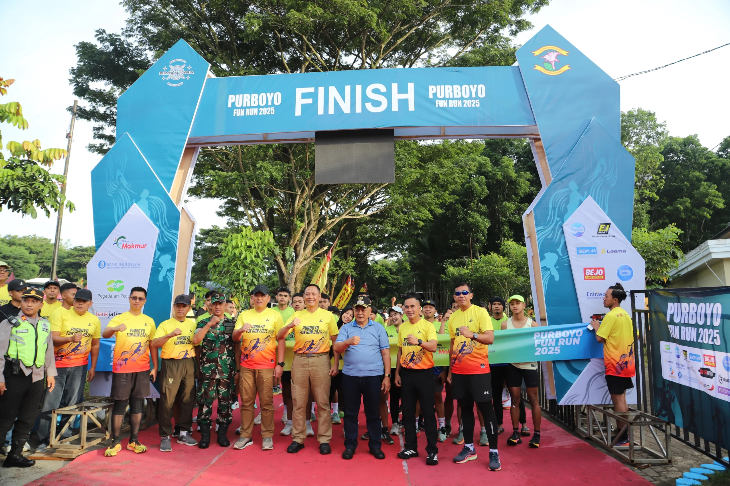 Geber Purboyo Fun Run 2025, Abah Sanusi Hadiahkan Sepeda Listrik di Markas Marinir