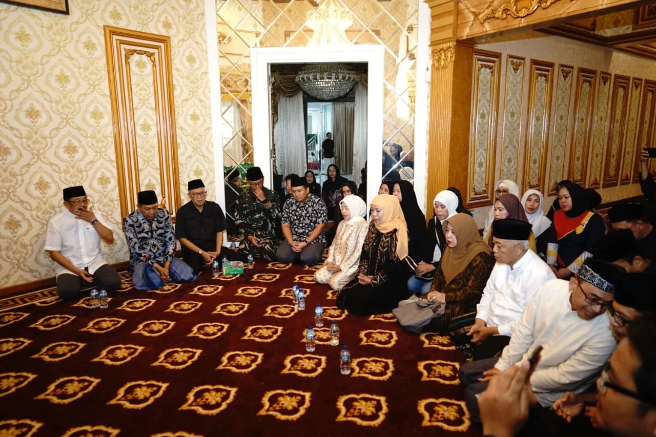 Bupati Malang Sanusi dan Rombongan Bertakziah ke Rumah Dinas Wali Kota Malang atas Meninggalnya Hj. Hanik Andriani