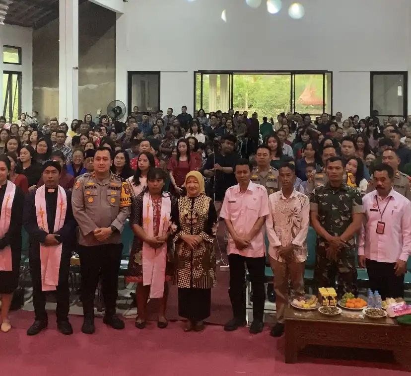 Wabup Malang Lathifah Shohib Rayakan Natal 2025 Bersama Umat Kristen, Kunjungi Gereja di Pagelaran dan Kromengan