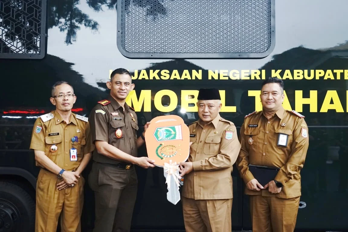 Pemkab Malang Hibahkan Mobil Tahanan, Kejari Sambut dengan Apresiasi