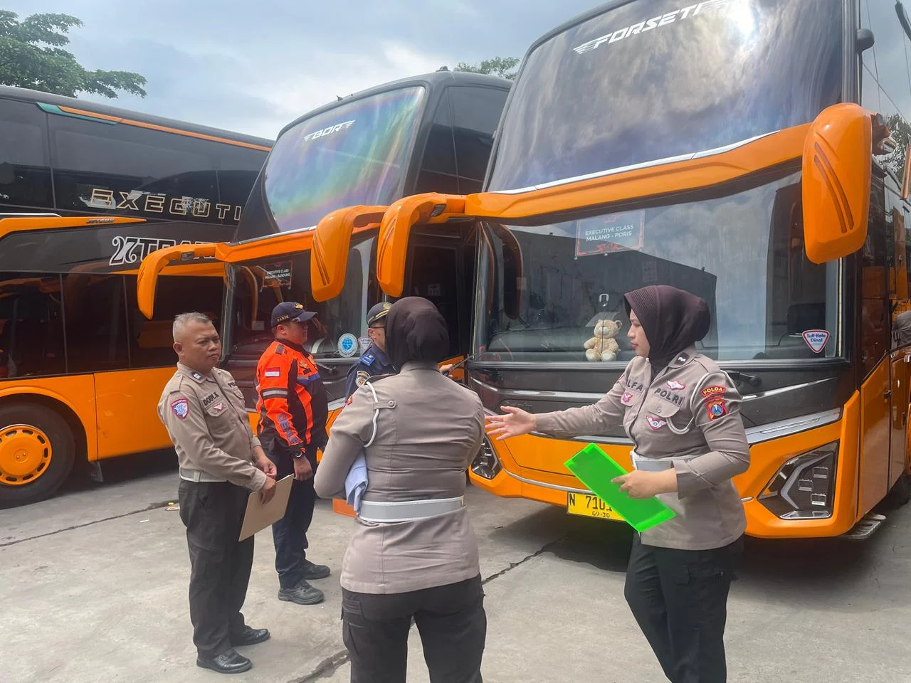 Satlantas Polres Malang Gelar Ramcheck Bus Pariwisata Jelang Libur Nataru 2025