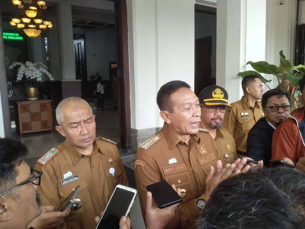 Wali Kota Malang Serahkan Trophy Proklim Utama, Dorong Akselerasi Program Lingkungan Berkelanjutan