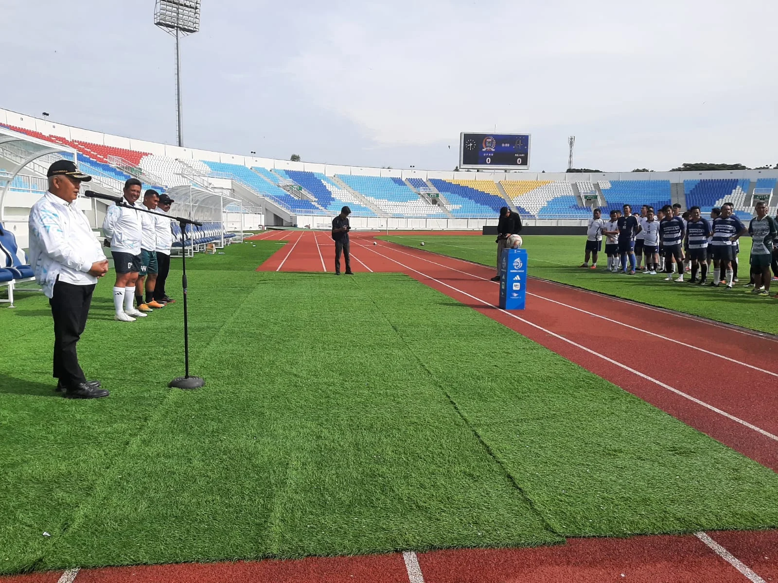 Bupati Malang Buka Pertandingan Sepak Bola Antar Pemerintahan di Stadion Kanjuruhan