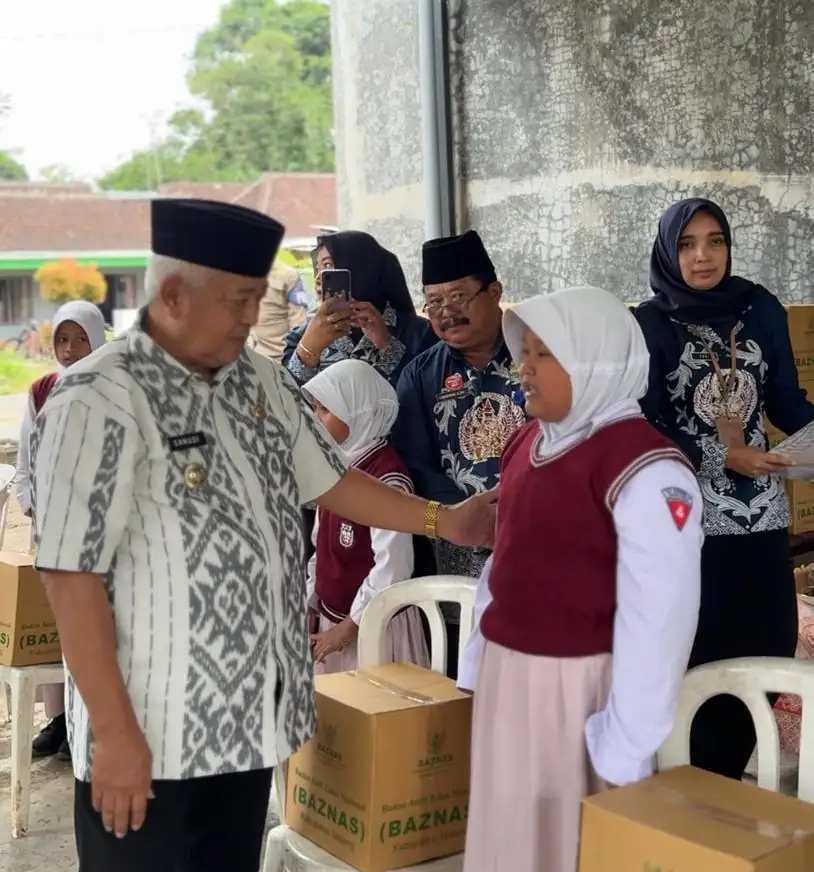 Bupati Sanusi Tinjau SDN 4 Sukowilangun Ambruk, Perintahkan Perbaikan Darurat
