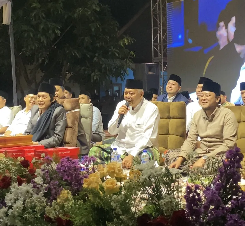 Ribuan Jamaah Padati Ngaji Bareng Gus Iqdam di Tajinan, Bupati Malang Ikut Larut Bershalawat