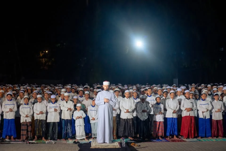Ribuan Santri An-Nur II Malang Gelar Tarawih Akbar Pertama