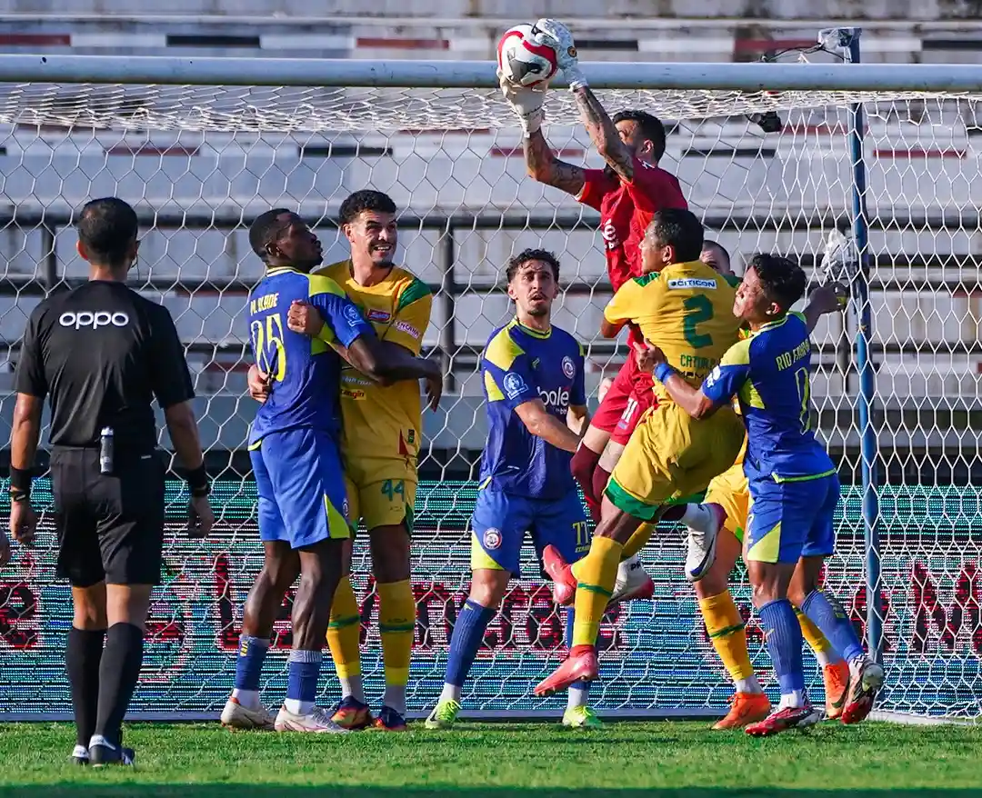 Arema FC Kalah Telak 0-4 dari Persebaya, Manajemen Minta Maaf