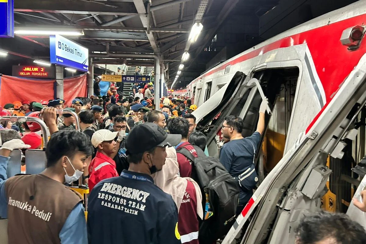 UPDATE! Korban Tewas Kecelakaan KRL Bekasi Timur Jadi 14 Orang