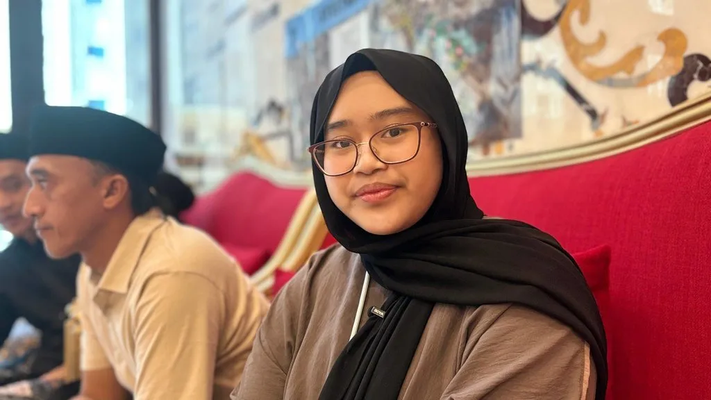 Jamaah Haji Termuda 2026 Asal Malang AsIni Kerjakan Ujian Sekolah di Madinah