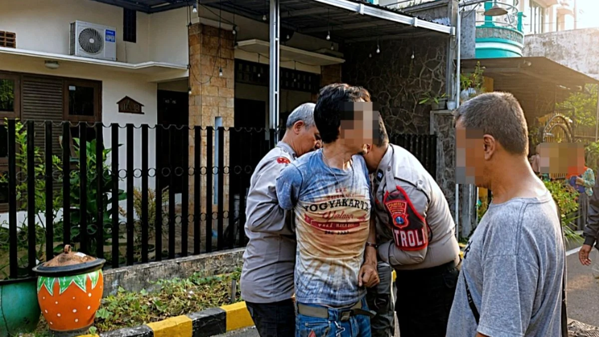 Pria Ngamuk di Malang Lempar Kaca dari Rumah Tingkat, Polisi Amankan Pelaku
